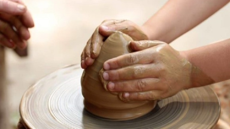 Y13-Beginning-Wheel-Throwing-Oaks-F18_768x432_acf_cropped