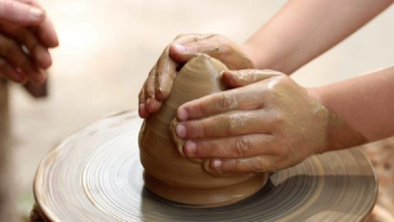 Y13-Beginning-Wheel-Throwing-Oaks-F18_768x432_acf_cropped